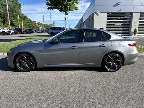 Used 2018 Alfa Romeo Giulia Ti Sport w/ Quick Order Package 22S Sport AWD/4WD image 5