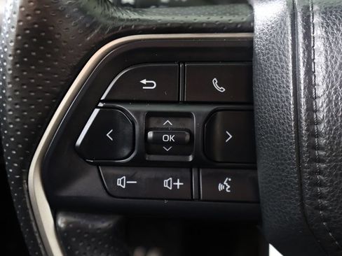 Used 2025 Toyota 4Runner SR5 AWD/4WD image 36