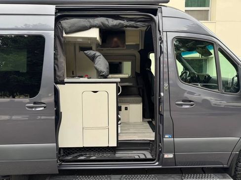 Used 2022 Mercedes-Benz Sprinter 2500 image 13