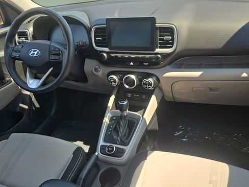Certified 2024 Hyundai Venue SEL FWD image 11