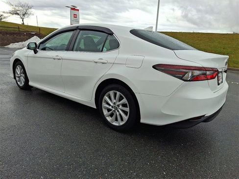 Certified 2022 Toyota Camry LE image 7