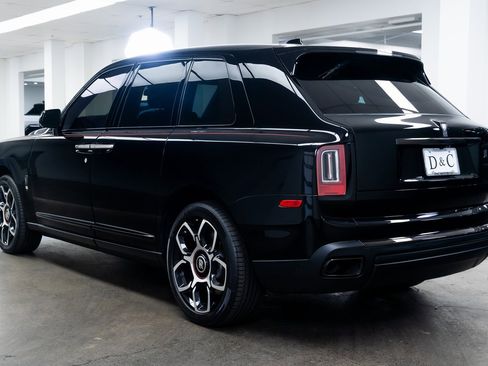 Used 2020 Rolls-Royce Cullinan Black Badge image 4