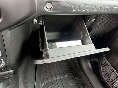 Used 2022 Jeep Wrangler Unlimited Rubicon w/ Xtreme Recon 35" Tire Package image 39