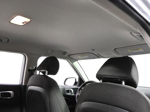 Used 2021 Hyundai Venue SE image 17