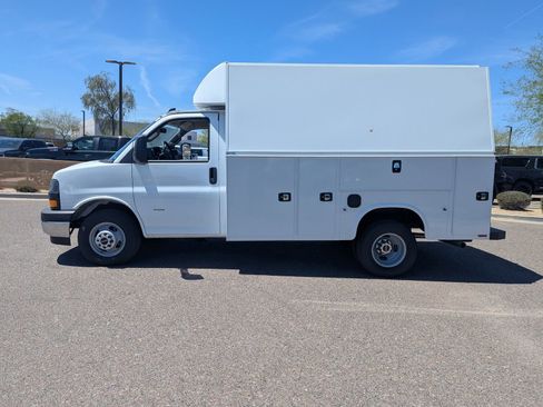 New 2025 GMC Savana 3500 w/ Power Convenience Package RWD image 3