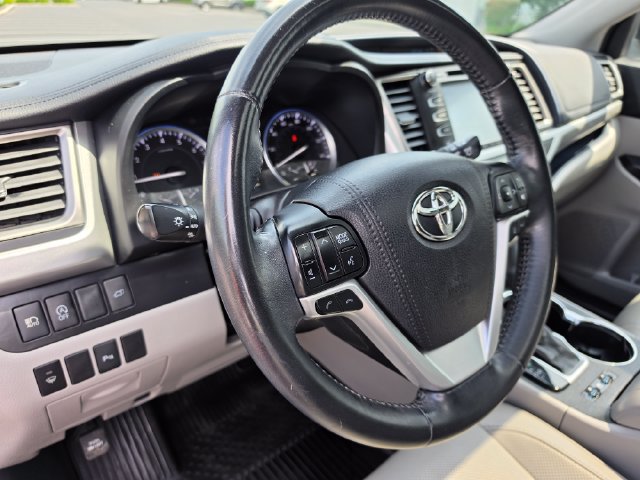 Used 2018 Toyota Highlander Limited AWD/4WD image 22