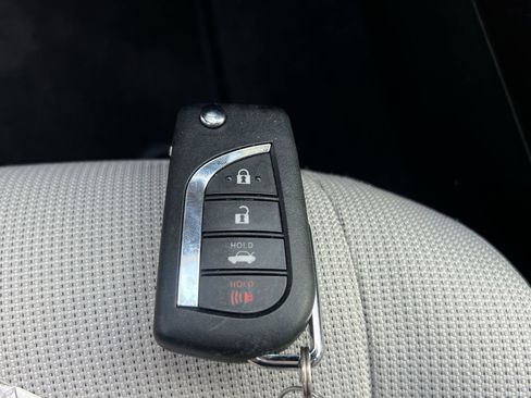 Used 2022 Toyota Corolla LE image 34