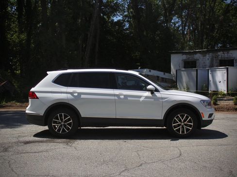 Used 2021 Volkswagen Tiguan SE w/ Panoramic Sunroof Package AWD/4WD image 7