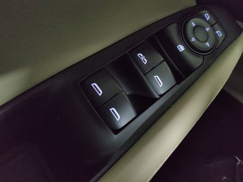 Used 2019 Buick Enclave Essence w/ LPO, Cargo Package image 27