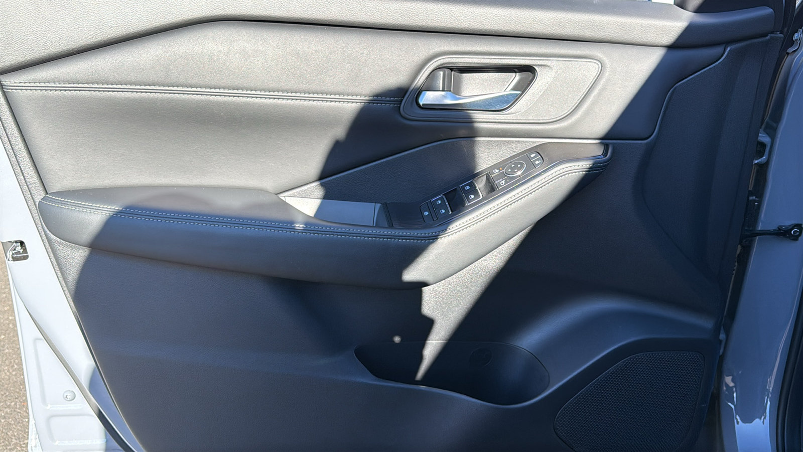 Certified 2025 Nissan Rogue SL AWD/4WD image 6
