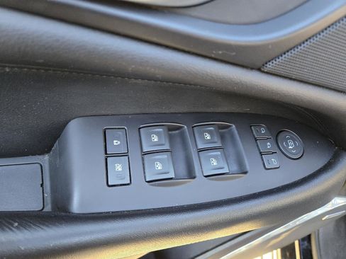 Used 2019 Cadillac Escalade Luxury image 16