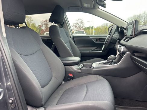 Used 2019 Toyota RAV4 LE w/ Carpet Mat Package FWD image 6