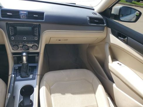 Used 2014 Volkswagen Passat 1.8T SE FWD image 33