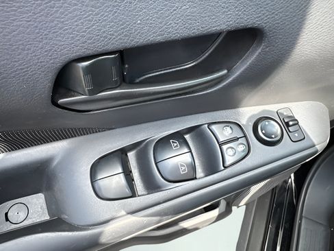 Used 2024 Nissan Kicks S FWD image 13