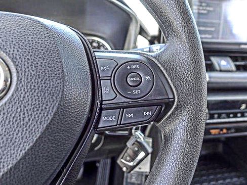 Certified 2021 Toyota RAV4 LE AWD/4WD image 14