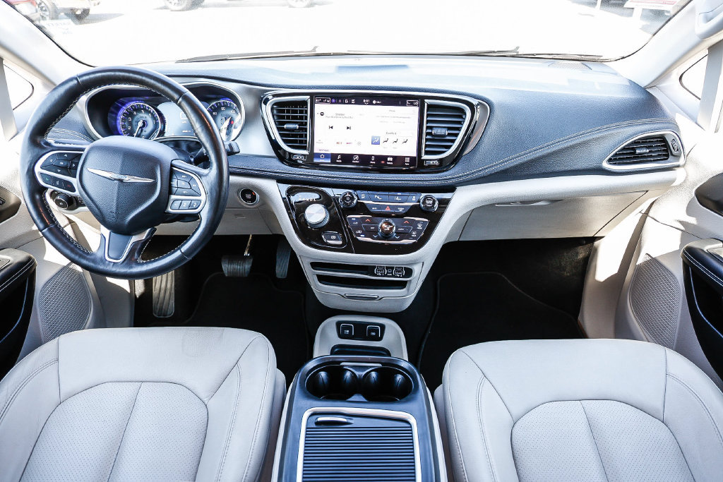 Used 2021 Chrysler Pacifica Touring-L FWD image 17