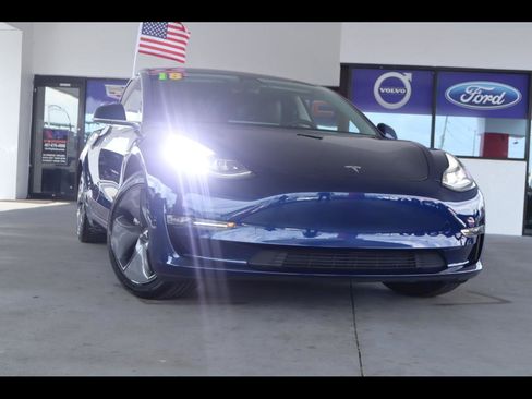 Used 2018 Tesla Model 3 Mid Range RWD image 1