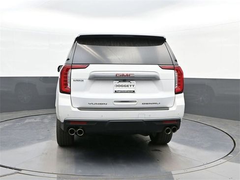 Used 2024 GMC Yukon XL AT4 w/ Technology Package image 8