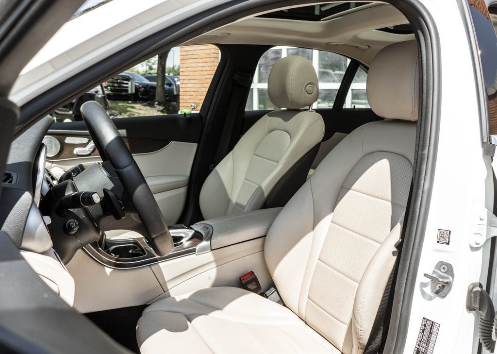 Used 2021 Mercedes-Benz C 300 4MATIC Sedan image 6