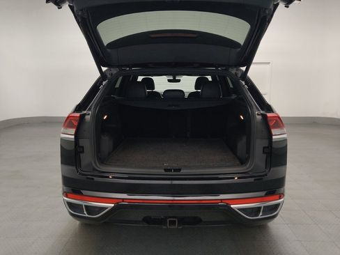 Used 2021 Volkswagen Atlas Cross Sport SE w/ Panoramic Sunroof Package FWD image 29