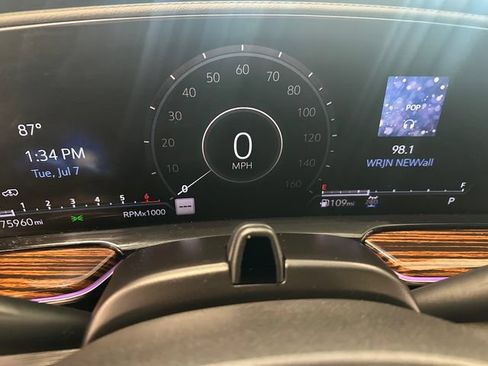 Certified 2022 Cadillac Escalade Premium Luxury w/ Performance Package AWD/4WD image 6