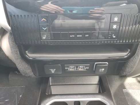 New 2026 Jeep Grand Wagoneer Limited AWD/4WD image 15