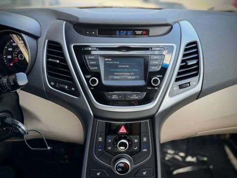 Used 2014 Hyundai Elantra SE w/ Option Group 02 FWD image 13