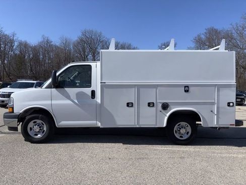 New 2024 Chevrolet Express 3500 RWD image 2