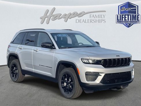 New 2025 Jeep Grand Cherokee Altitude image 1