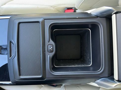 Used 2023 Land Rover Range Rover Long Wheelbase SE image 32