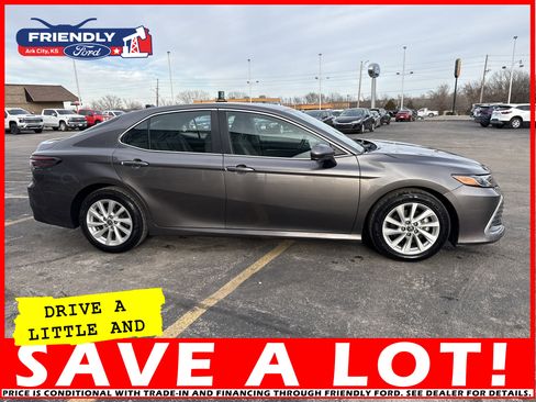 Used 2024 Toyota Camry LE image 3