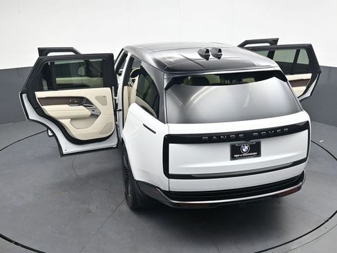 Used 2023 Land Rover Range Rover Long Wheelbase SE AWD/4WD image 29