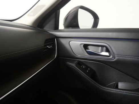 Used 2025 Nissan Rogue Platinum w/ Tech Package FWD image 24