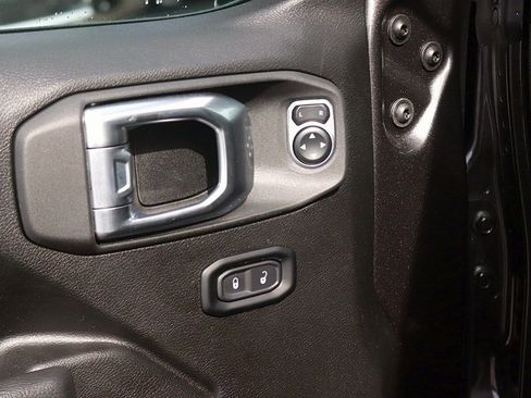 Used 2024 Jeep Gladiator Sport image 12