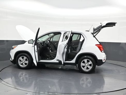 Used 2020 Chevrolet Trax LS FWD image 37