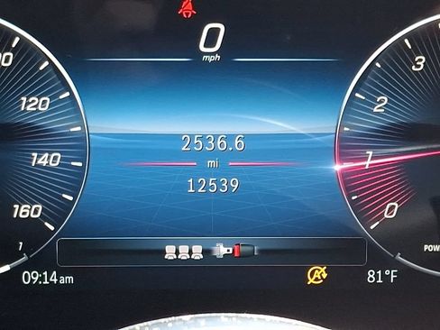 Used 2025 Mercedes-Benz GLB 250 4MATIC image 19