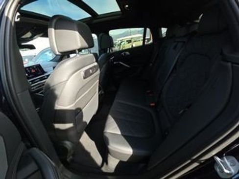Used 2025 BMW X6 xDrive40i w/ Climate Comfort Package image 4