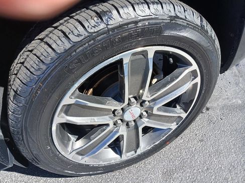 Used 2019 GMC Acadia Denali image 10