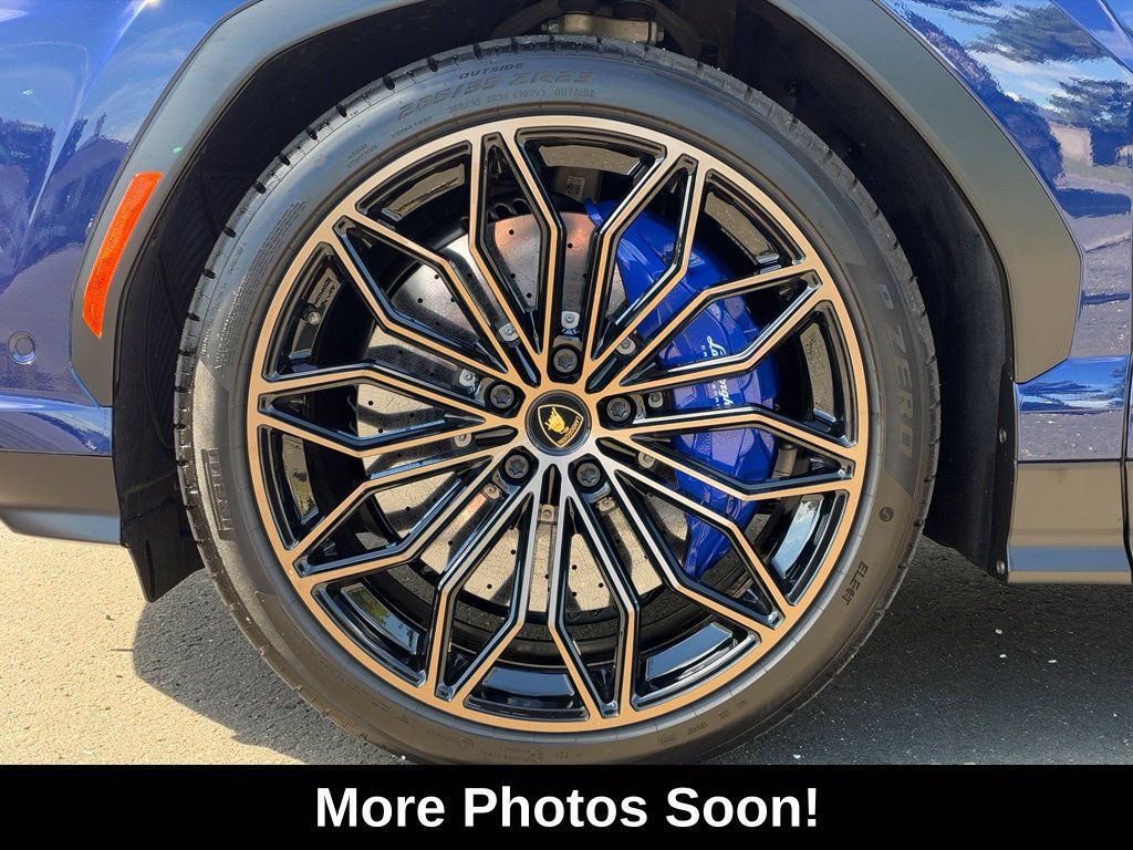 Used 2025 Lamborghini Urus SE AWD/4WD image 12
