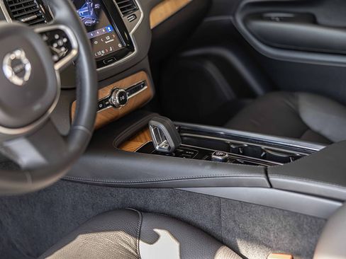 Used 2025 Volvo XC90 B6 Plus image 22