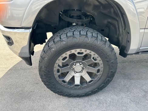 Used 2019 RAM 1500 Laramie AWD/4WD image 10