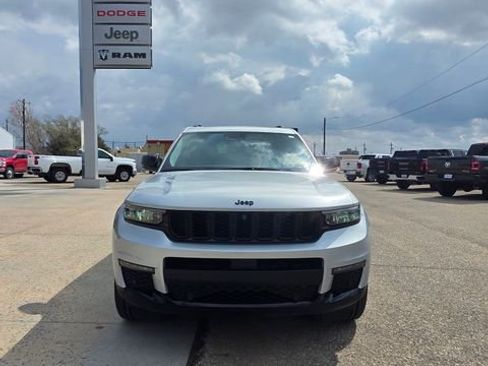 Used 2022 Jeep Grand Cherokee L Limited w/ Luxury Tech Group II image 2