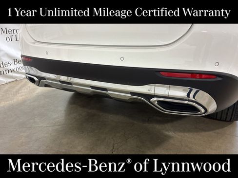 Used 2025 Mercedes-Benz GLC 300 4MATIC image 10