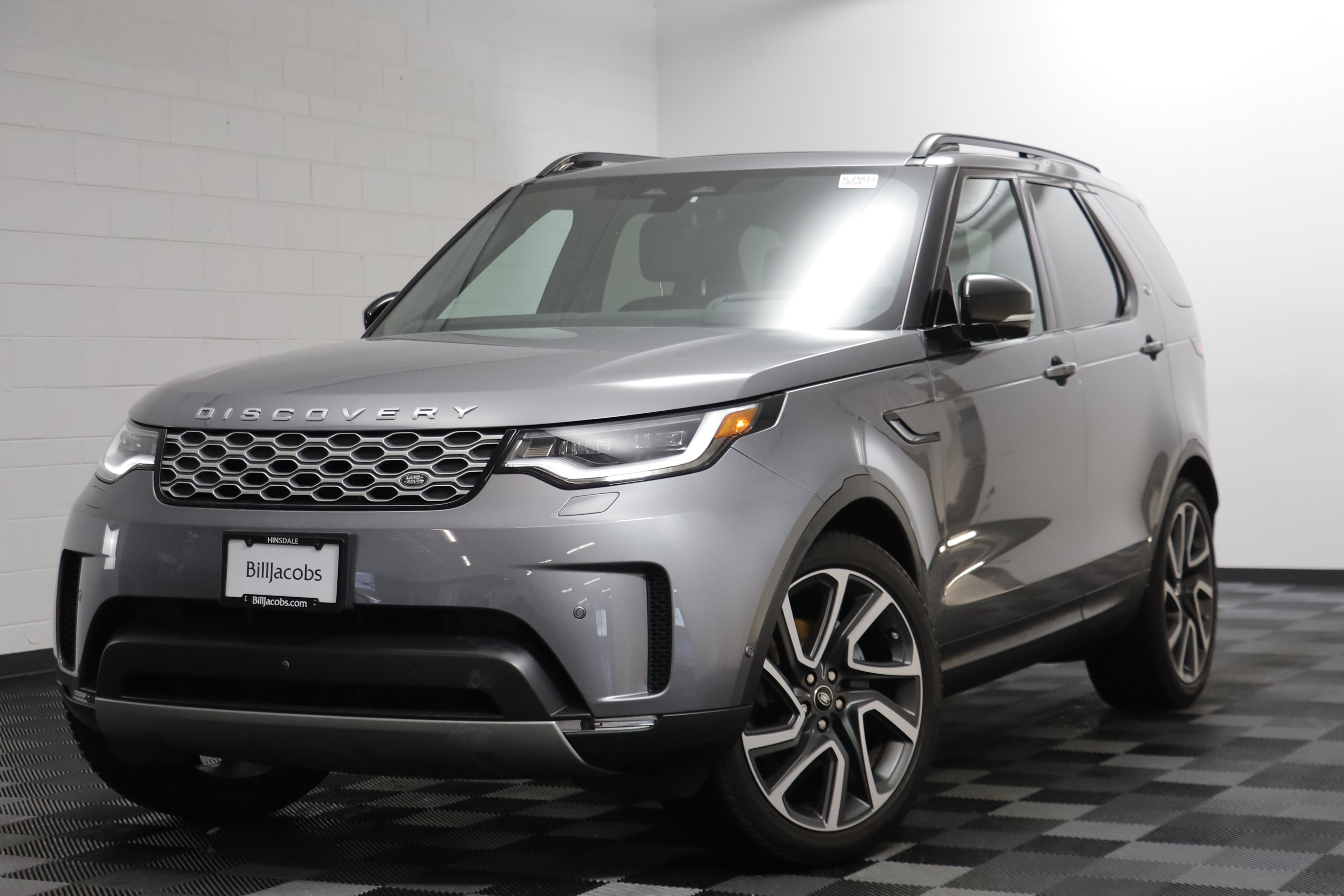 Used 2025 Land Rover Discovery S AWD/4WD image 1