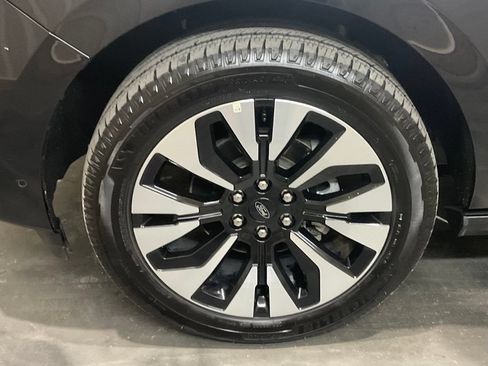 Used 2025 Ford Expedition Max Platinum w/ Driver's Package AWD/4WD image 6