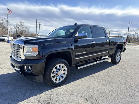Used 2015 GMC Sierra 2500 Denali w/ Duramax Plus Package image 2