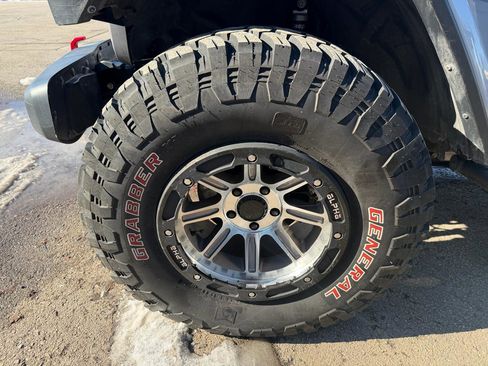 Used 2020 Jeep Gladiator Rubicon w/ Dual Top Group image 9