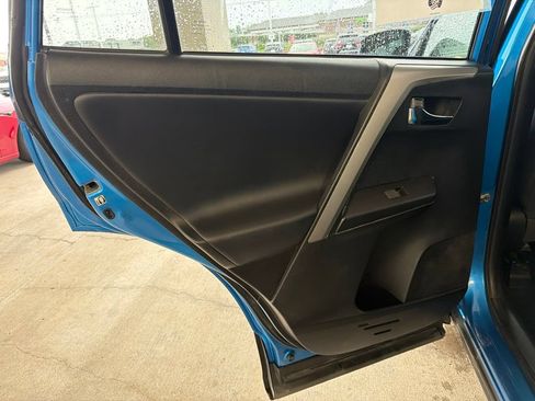 Used 2018 Toyota RAV4 XLE w/ Plus Extra Value Package AWD/4WD image 20