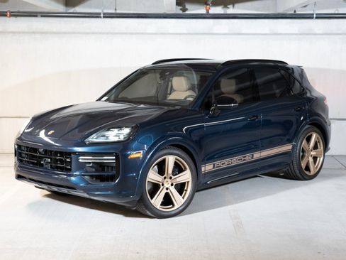 Used 2024 Porsche Cayenne Turbo AWD/4WD image 1