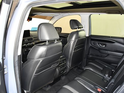 Used 2025 Honda Pilot Touring image 47